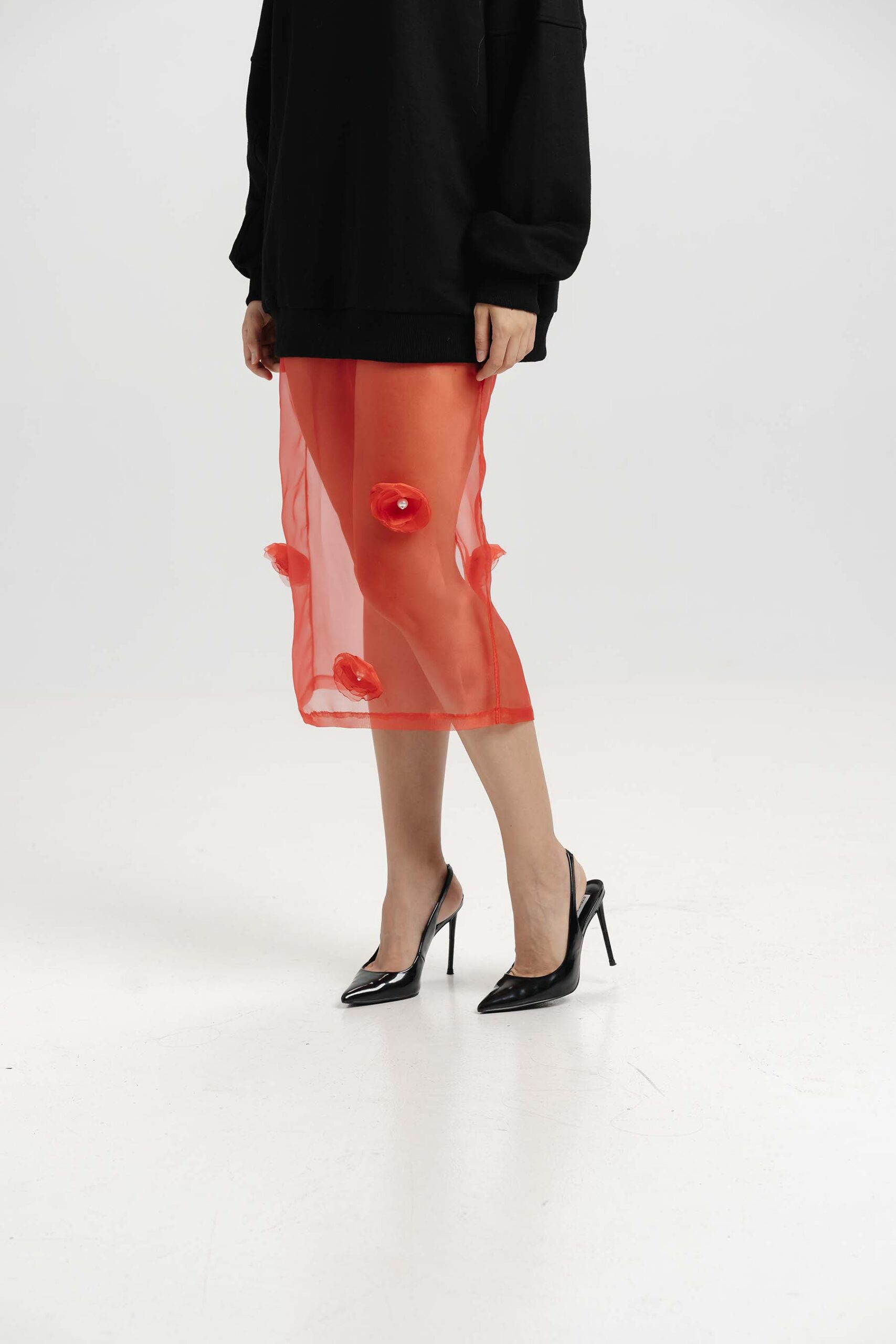 Fustă organza transparentă cu flori 3D și perle – model elegant statement