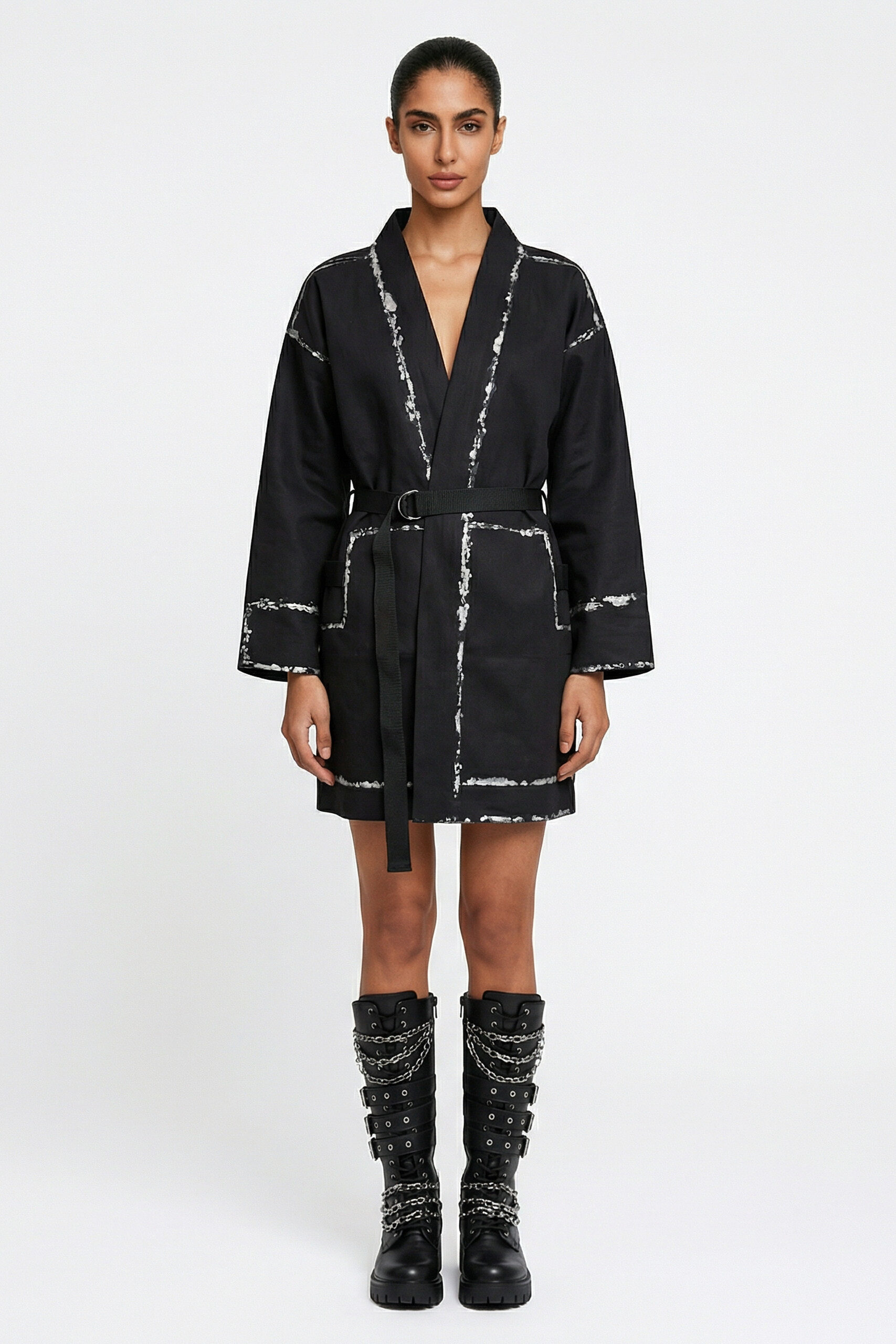 Kimono Oversize cu Aplicații Argintii și  Capse